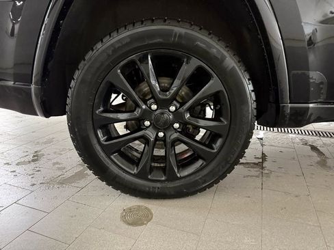 Used 2020 Jeep Grand Cherokee Altitude image 27