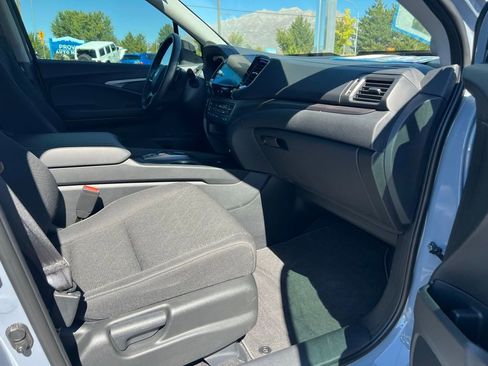 Used 2025 Honda Ridgeline Sport image 14
