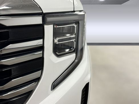 Used 2023 GMC Sierra 1500 SLT w/ SLT Premium Plus Package AWD/4WD image 9