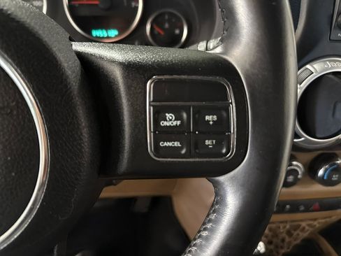 Used 2015 Jeep Wrangler Unlimited Rubicon w/ Connectivity Group AWD/4WD image 14