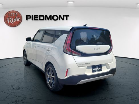 Used 2024 Kia Soul EX w/ Option Group 015 FWD image 7
