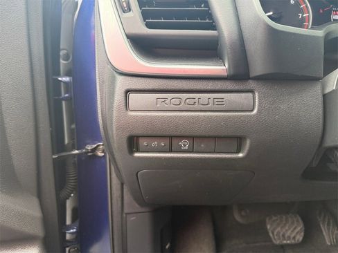 Used 2023 Nissan Rogue S image 16
