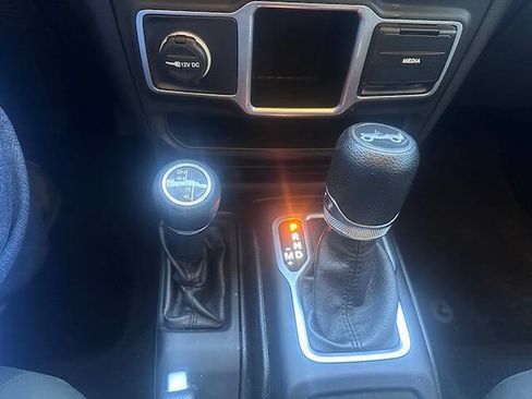 Used 2018 Jeep Wrangler Unlimited Sport image 15