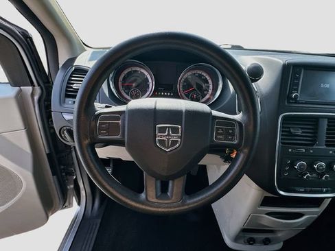 Used 2020 Dodge Grand Caravan SE FWD image 12