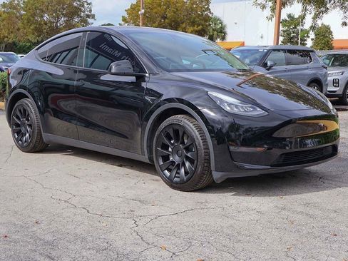Used 2023 Tesla Model Y Long Range image 2