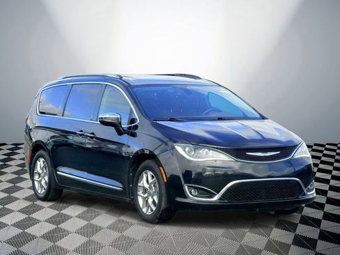 Used 2017 Chrysler Pacifica Limited FWD image 4