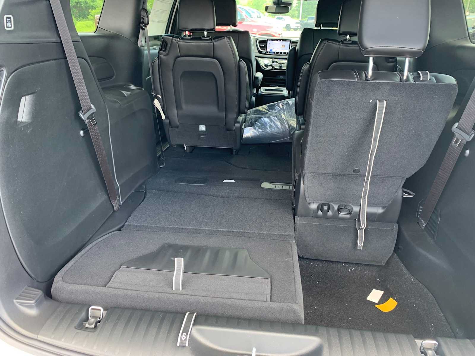 New 2027 Chrysler Pacifica Select FWD image 21