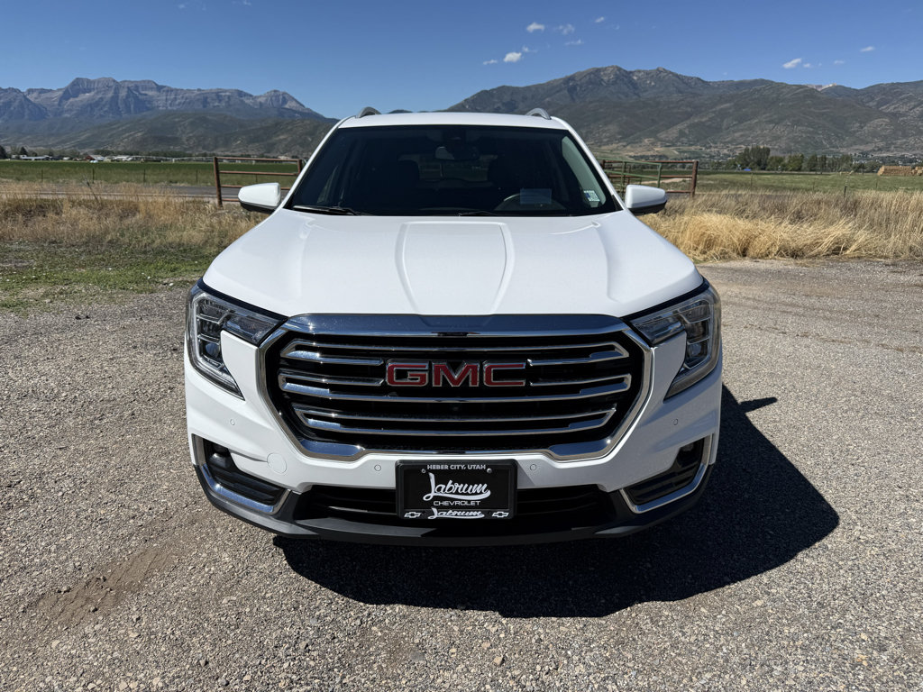 Used 2022 GMC Terrain SLT w/ Tech Package AWD/4WD image 2
