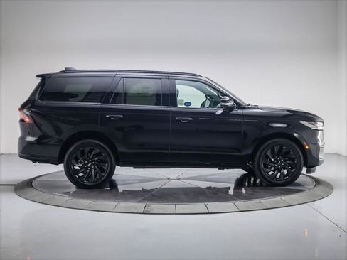 New 2026 Lincoln Navigator Reserve w/ Jet Appearance Package AWD/4WD image 6