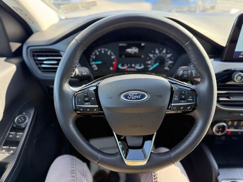 Used 2022 Ford Escape SEL image 16