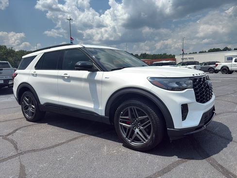 Certified 2025 Ford Explorer ST-Line w/ ST-Line Street Pack AWD/4WD image 3