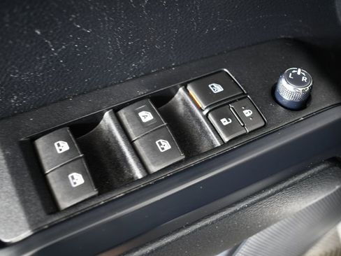 Used 2017 Toyota Tacoma SR image 41