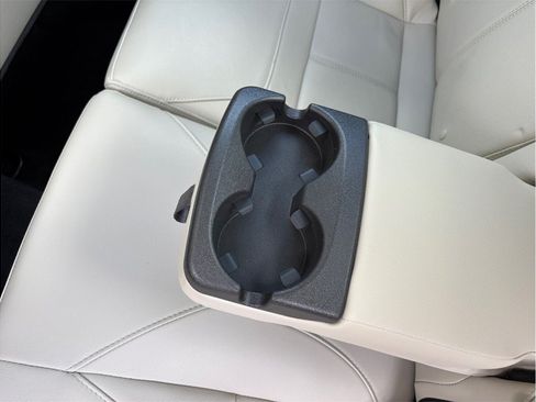 Used 2018 Ford Focus Titanium w/ Titanium Technology Package FWD image 42