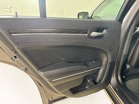 Used 2015 Chrysler 300 Limited w/ Driver Convenience Group image 22