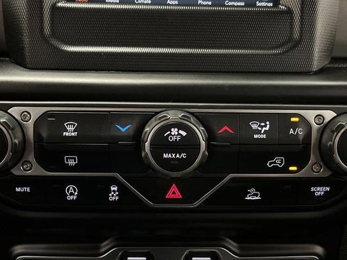 Used 2022 Jeep Gladiator Willys image 17