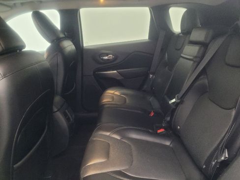 Used 2019 Jeep Cherokee Limited image 18