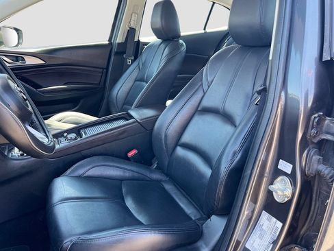 Used 2018 MAZDA MAZDA3 Touring FWD image 22