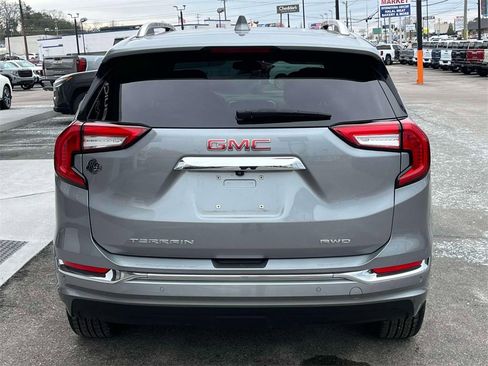 Used 2024 GMC Terrain Denali w/ Denali Premium Package image 4