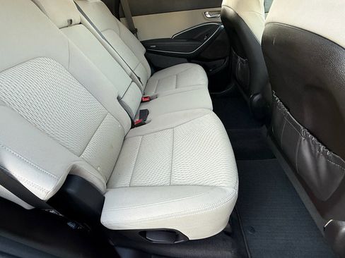 Used 2018 Hyundai Santa Fe SE image 13