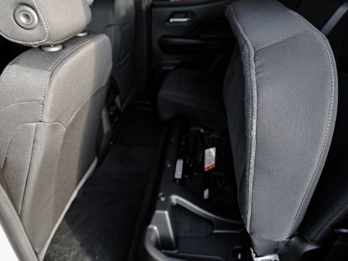 New 2026 GMC Canyon Elevation w/ Convenience Package image 16