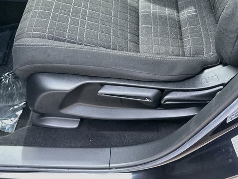 Certified 2024 Honda HR-V LX image 17