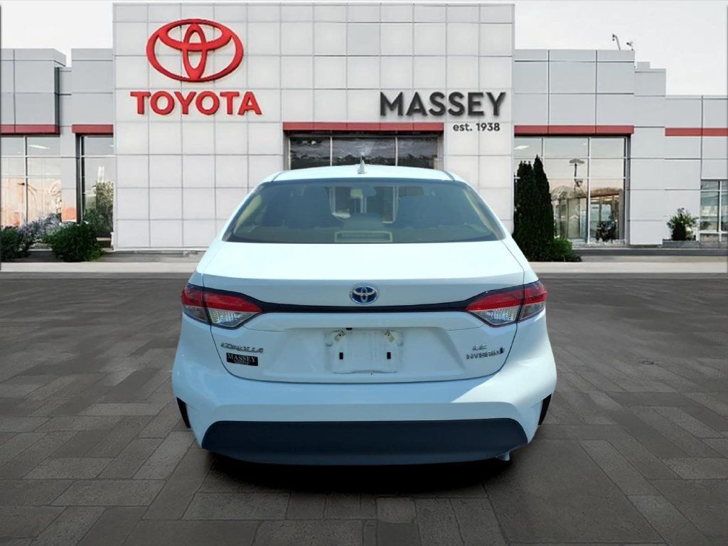 Used 2024 Toyota Corolla LE FWD image 4