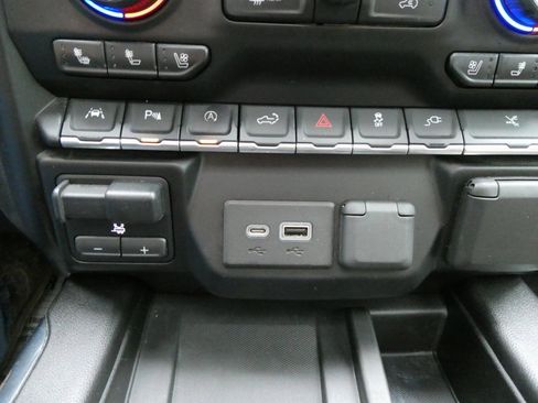 Used 2019 Chevrolet Silverado 1500 High Country w/ Technology Package image 31