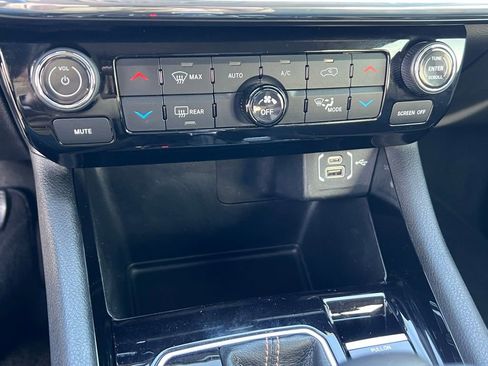 Used 2022 Jeep Compass Limited AWD/4WD image 31
