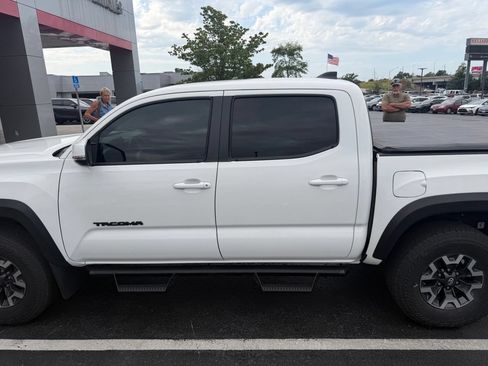 Used 2023 Toyota Tacoma TRD Off-Road w/ Technology Package AWD/4WD image 2