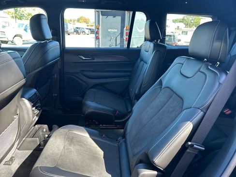 New 2025 Jeep Grand Cherokee L Altitude image 27