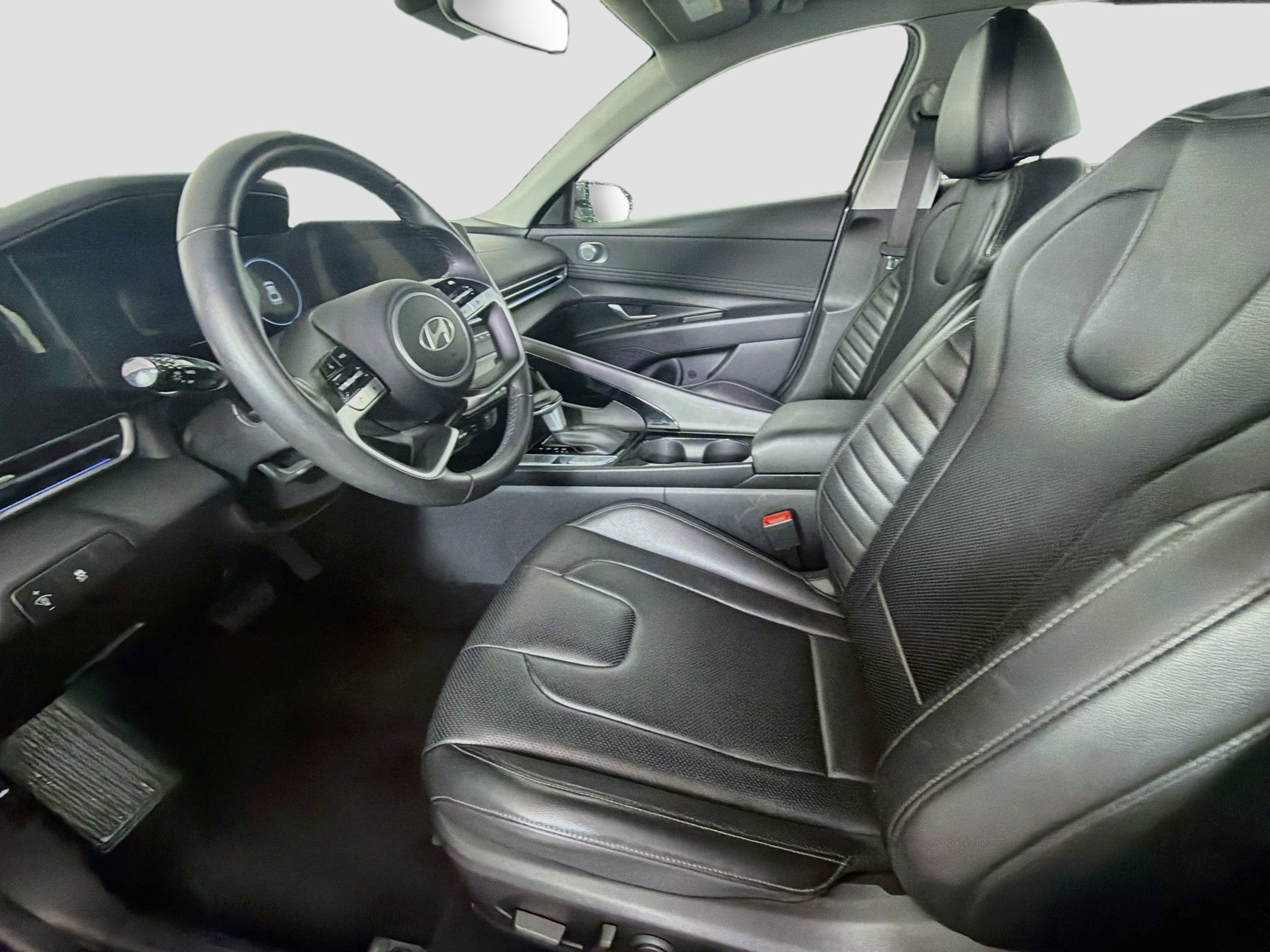 Used 2025 Hyundai Elantra Limited FWD image 13
