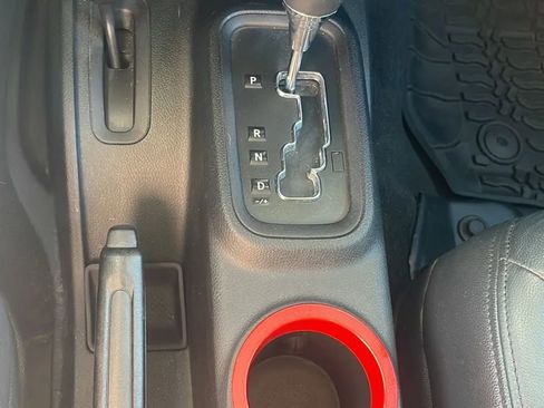 Used 2015 Jeep Wrangler Unlimited Sahara w/ Dual Top Group image 15