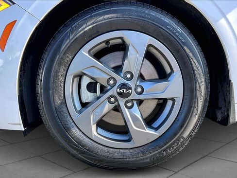 Used 2022 Kia K5 LX image 10