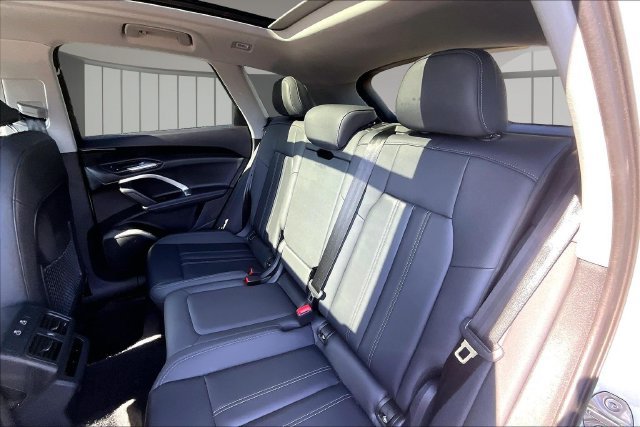 Used 2025 Audi Q5 Premium w/ Convenience Package AWD/4WD image 22