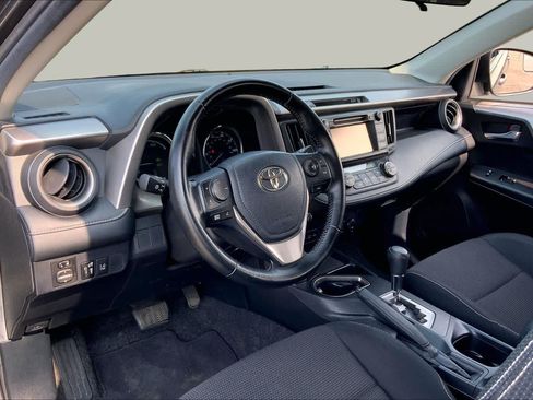 Used 2018 Toyota RAV4 XLE AWD/4WD image 17