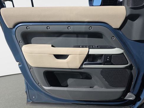 Used 2023 Land Rover Defender 110 S image 29