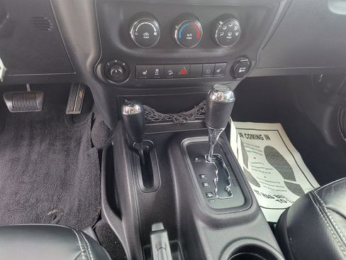 Used 2014 Jeep Wrangler Unlimited Rubicon image 25