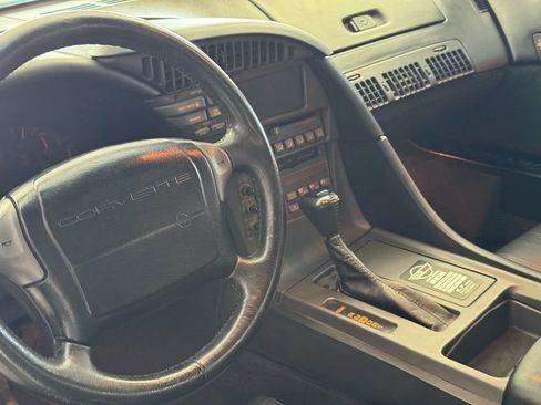 Used 1991 Chevrolet Corvette Coupe RWD image 15