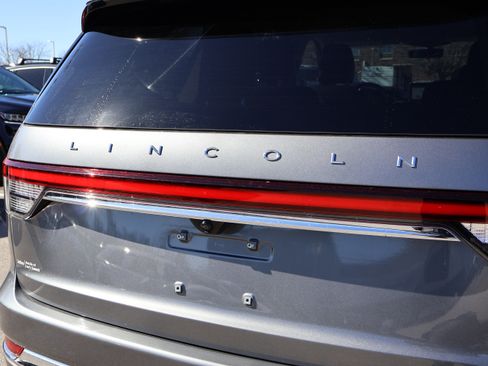 Used 2022 Lincoln Aviator AWD w/ Premium Package image 18