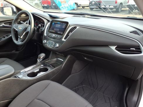 Used 2023 Chevrolet Malibu LT w/ Sport Edition image 17