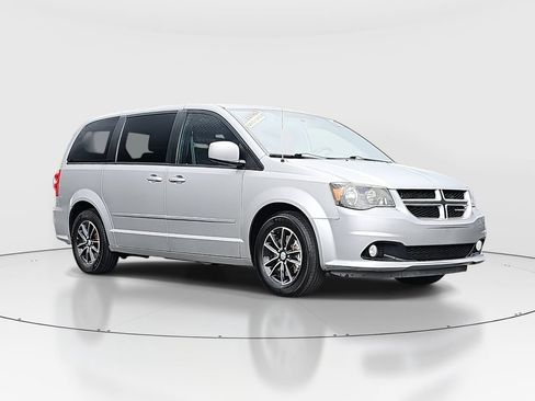 Used 2017 Dodge Grand Caravan GT FWD image 3