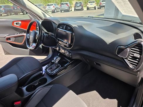 Used 2022 Kia Soul Turbo FWD image 23
