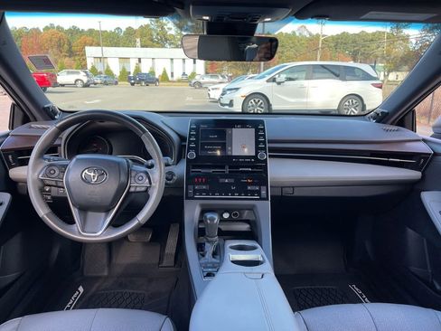 Used 2019 Toyota Avalon Limited image 8