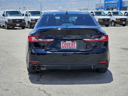 Used 2025 Toyota Camry SE w/ Convenience Package FWD image 6