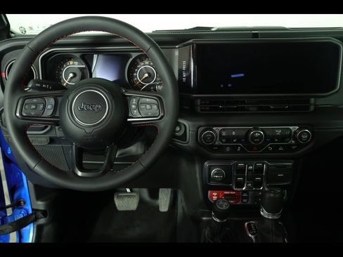 Used 2024 Jeep Gladiator Rubicon image 18