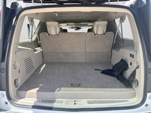 Used 2018 Cadillac Escalade ESV Luxury RWD image 40
