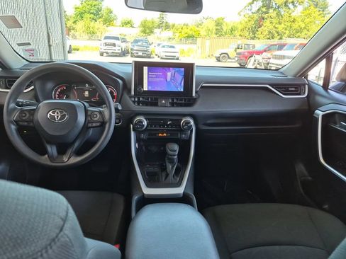 Used 2025 Toyota RAV4 XLE FWD image 15