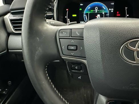 Used 2025 Toyota Camry SE w/ Convenience Package FWD image 24