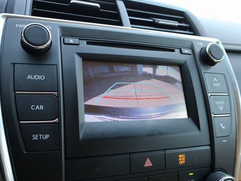 Used 2017 Toyota Camry LE image 33