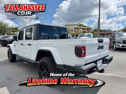 Used 2025 Jeep Gladiator Sport AWD/4WD image 6